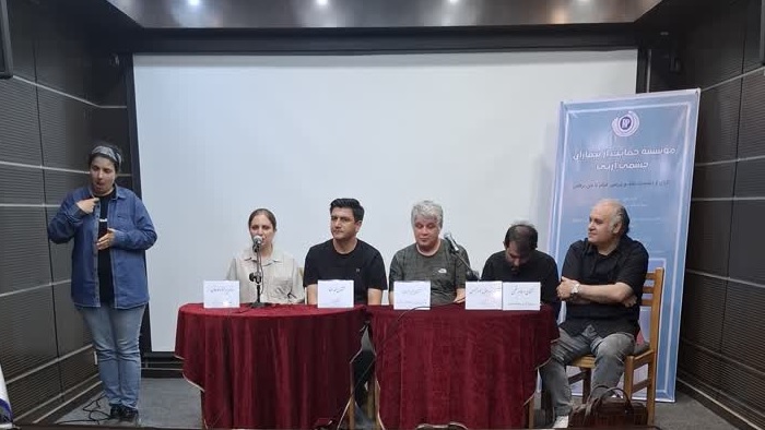 نشست نقد و بررسی نمایش مستند گویاسازی‌شده «با من برقص» برای افراد دارای آسیب بینایی برگزار شد